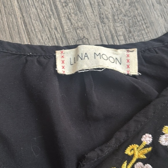Luna Moon | Yellow and White Floral Embroidered Black Blouse Size Large - Picture 7 of 13
